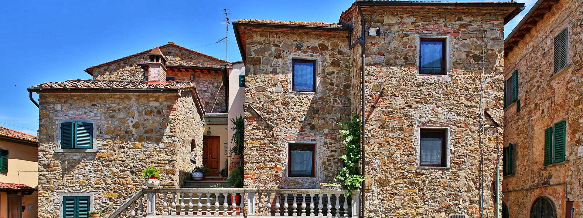 Il Pigionale: all'aperto, Esterni