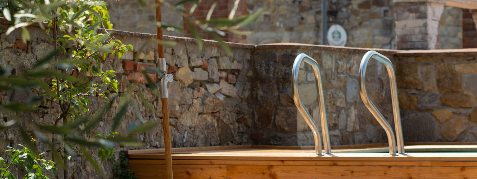 Villa Fracassini: bassin, Jardin, Ville