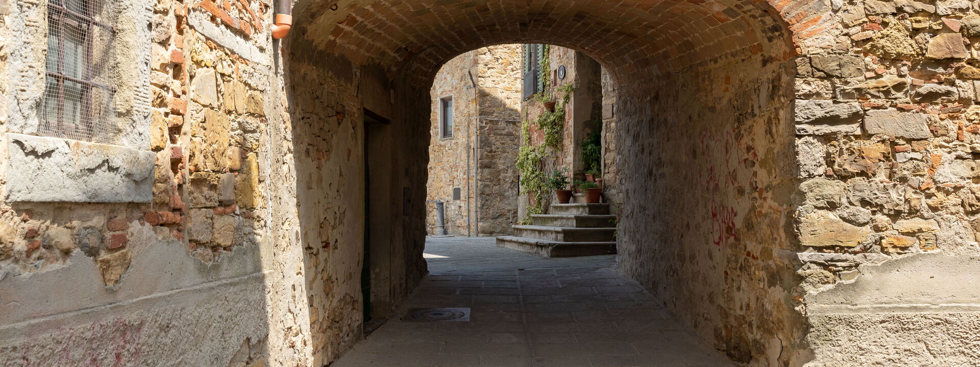 Villa Fracassini: Entrée principale, Extérieurs